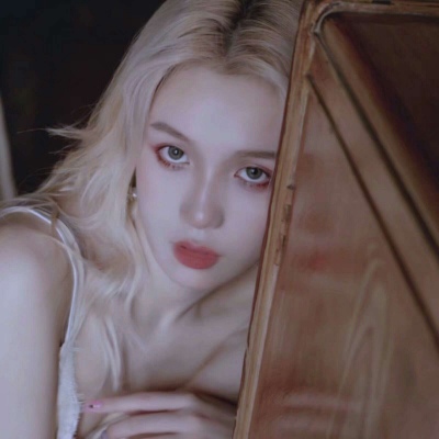 苏冉：真人多人闺蜜头像。