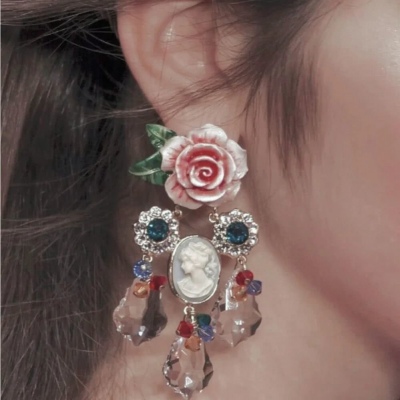 江眠：成熟风部位女生头像