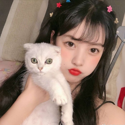 闺头：听说爱笑的女孩运气都不会太差♡