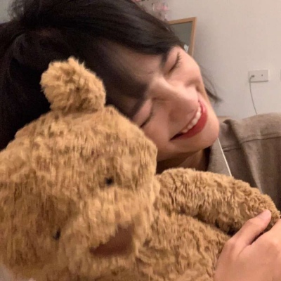 朋友圈：我好孤独 没人找我 私聊：在吗 我：无视