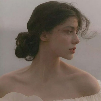 原宿风女生头像：去到你走过的城市，吹过你吹过的风