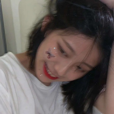 沈言 可爱笑容女生头像/地球已经几十亿岁了，对于他而言我们都是小宝贝