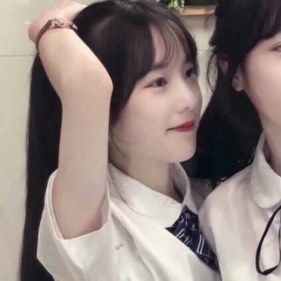 苏沫：两人闺蜜头像  一个像夏天一个像冬天