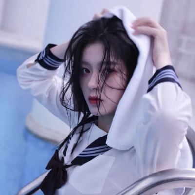 苏沫:精选意境闺蜜头像 朋友就是把你看透了还能喜欢你的人。