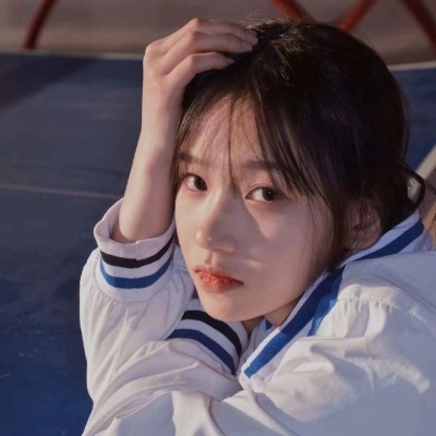 女生头像|前方终会是温柔和月光。
