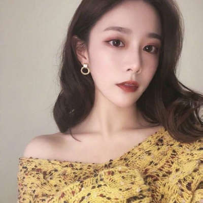 女生头像:不是我离开了你，而是你的世界早已没了我的痕迹