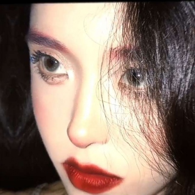 你是夏日忽然吹起的一阵风，清凉入脾