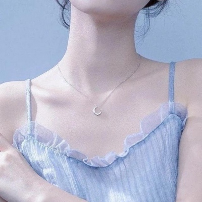 余清欢ㄧ成熟偏御露锁骨部位气质女头.ㄧ“我不太会经营关系 对你除外.”