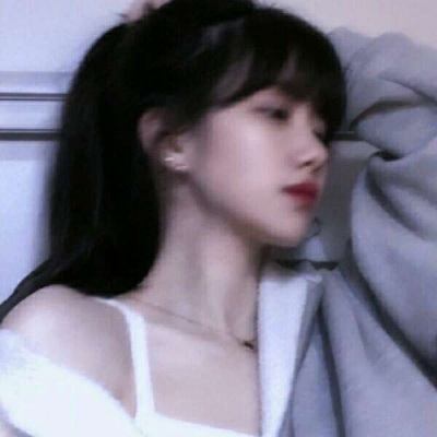 忧忧~高冷女生头像