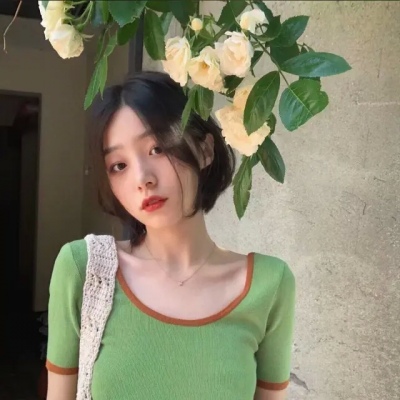 世界本就不大，我可以哪里都不去 就在这里陪着你，直到世界老去