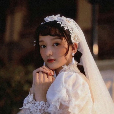 复古女头/看见圆圆的石头要看看派大星在不在家。