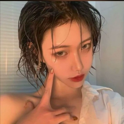 ＜御姐风＞幸亏我爱笑，生活才没有那么糟糕。 ​​​​