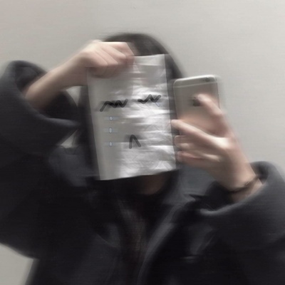 我以为你是那一场春雨，谁知你是大雨前的电闪雷鸣♞