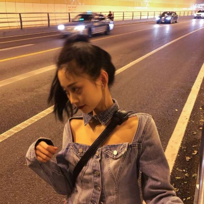 “你历史试卷为什么留那么多空白？”“我怕我更改历史。”