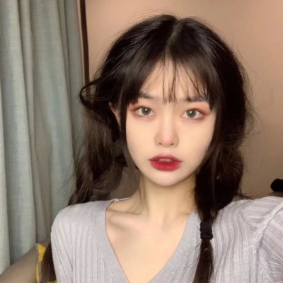 “抚平一个小朋友皱起的眉头顺便偏爱她一场”拿图评论留赞哦