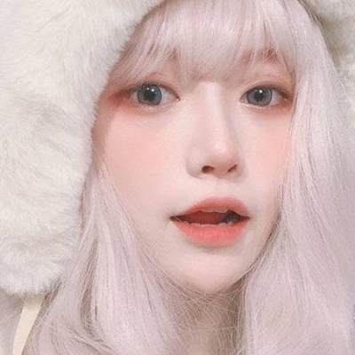 江眠   个性时尚真人女生头像