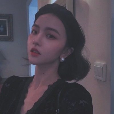 七漆 女头 吹灭读书灯，一身都是月.