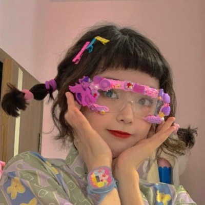 日落跌进迢迢星野，人间忽晚，山河已秋.