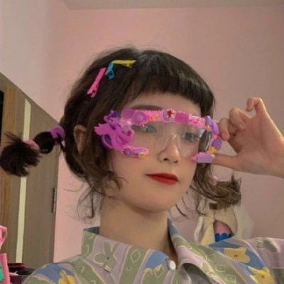 花不常好，月不常圆，世间万物有盛衰，人生安得常少年