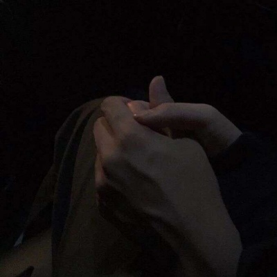 r.黑色系/背景 头像/  你明明讨厌窒息