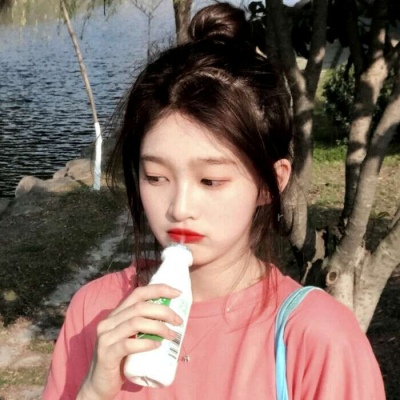 余清欢ㄧins森系甜美多人闺蜜团头.ㄧ“所念皆星河 满目皆是你.”