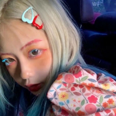 花里胡哨，就连呼吸都飘着彩色的小泡泡！