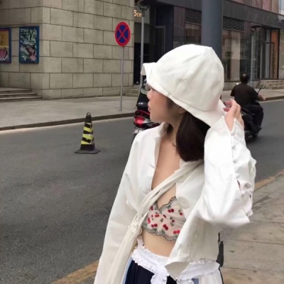 既萌又A的ins高清自用头像.