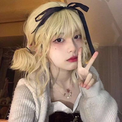 个性女头      小心翼翼却又急切的心动。