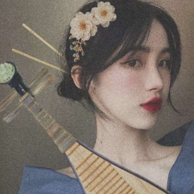 仙气女生头像：望着你深情的眼神，心里满满的是幸福！