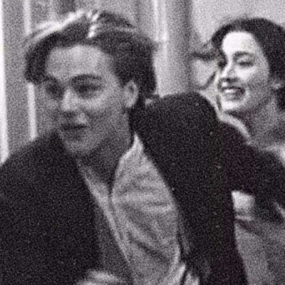 欧美情头—“心在这里进退由你”