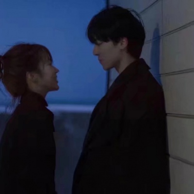 情侣头像 世人知你风华无双，却无人懂你心酸凄凉。