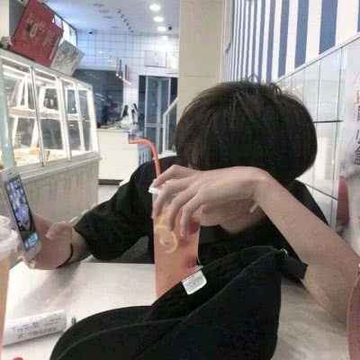 男孩纸头像，<到站了，请大家有序下车吧>