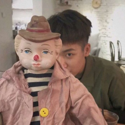 那个让你刻骨铭心的名字  始终不是我   拿图点赞！谢谢！