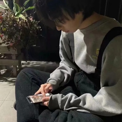 男  耐心听你说废话的男孩子真的很温柔 ​​​