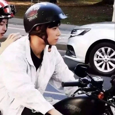 “别急.一定会有人来爱你.是明目张胆又深情款款.”