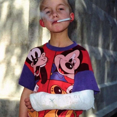 你可以为一个人卑微到尘埃里，但没人会爱尘埃中的你