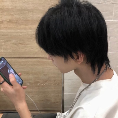 只想每天醒来都会有你在身旁 每个夜晚摸着你的脸颊说晚安