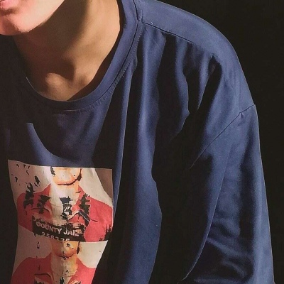 听着你喜欢的歌，想着你还能不能回来