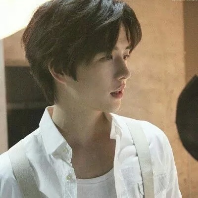 男头丨以后就是一个人了 要习惯 要笑 不能喊累