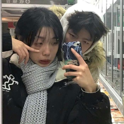 一对两张的真人优质情侣狗头