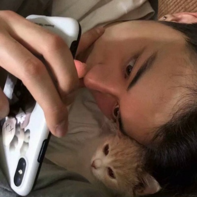 星星是你月亮是你太阳也是你所以我每天满眼都是你