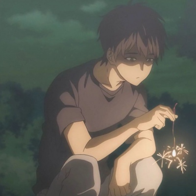 “银河搅散一池星光，聚作一轮明月，明月打翻琉璃，化作你. ”