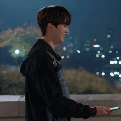 （我）在山海里  （爱）在河流里  （你）在云雾里