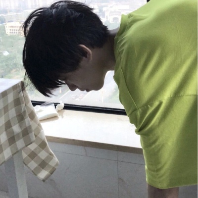 二兽: 潮流个性真人拽酷男生微信头像