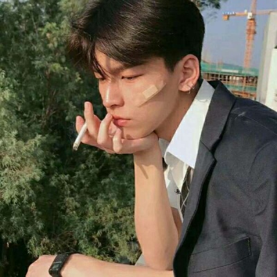 优质男头/我不喜欢下雨，但我喜欢下雨的声音。