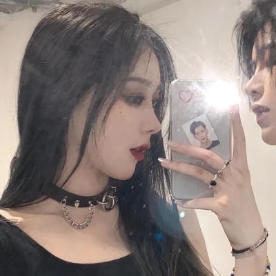 江晚:意境唯美情头大海的深处有一家便利店，售卖着蓝色的孤独.