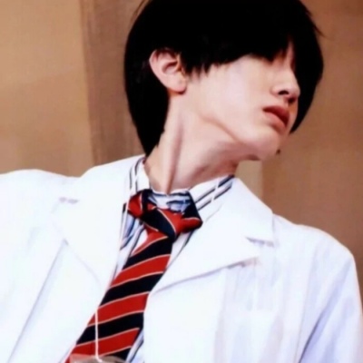 简约干净男生头像  苏瓷:意境高冷