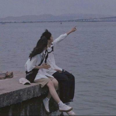 记得要珍惜那个比月亮温柔的人