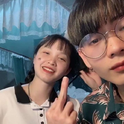 快手小矮与凯瑞的真人小清新风情侣头像