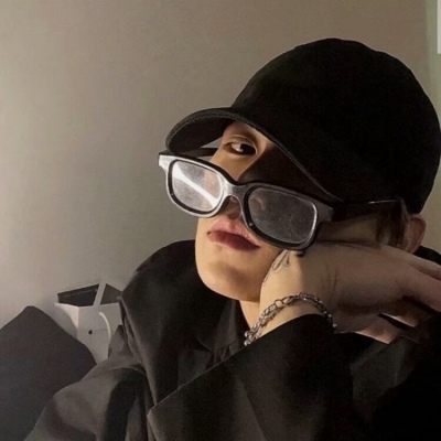 我绕着宇宙银河走 想和星星碰个头